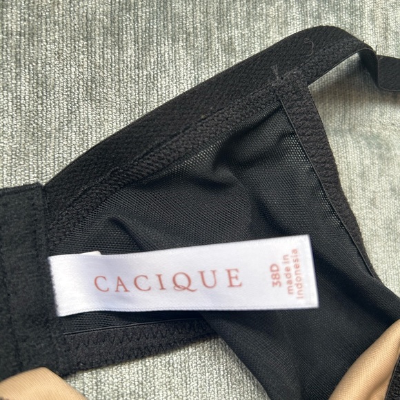 New without Tags Cacique Modern Lace Covered Bra - Picture 2 of 2